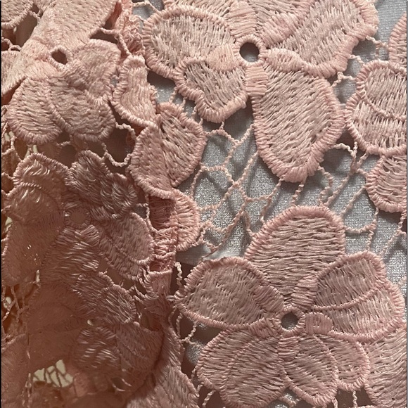 Atmosphere light pink shortsleeved lace crocheted crop top size 6 / 8 - Picture 5 of 9